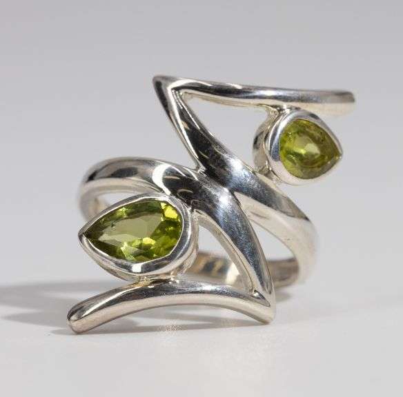 Sterling Silver Natural Peridot Gemstone Ring Size 6