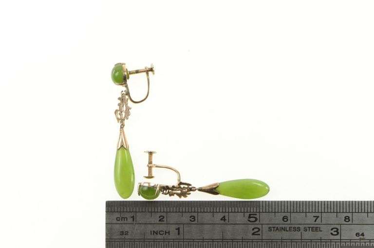 18K Yellow Gold 1960's Nephrite Chinese Screw Back Dangle Earrings