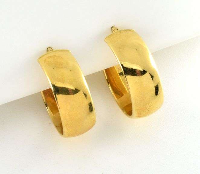 Tasteful 18k Hoop Earrings
