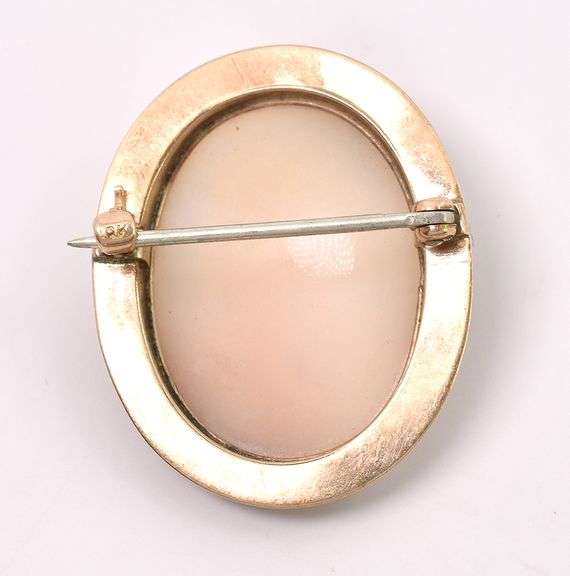 Vintage Cameo Pin In Yellow Gold