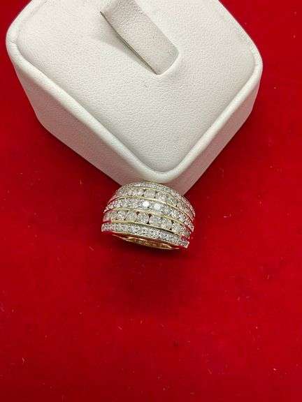 CERTIFIED BRAND NEW  14K GOLD AND DIAMOND BAND / RING