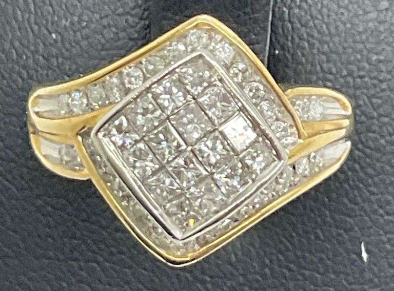 LADIES 14K GOLD AND DIAMOND RING