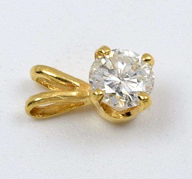 Useful 1/4 Carat Diamond Pendant