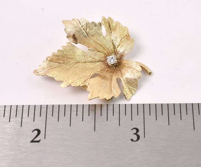 Beautiful Leaf Pin With Diamond In 14K Yellow Gold