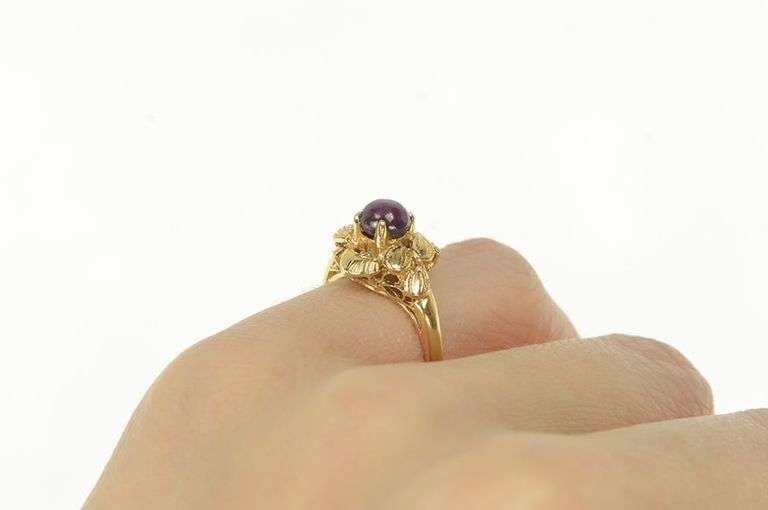 14K Yellow Gold 1960's Natural Star Ruby Leaf Design Vintage Ring