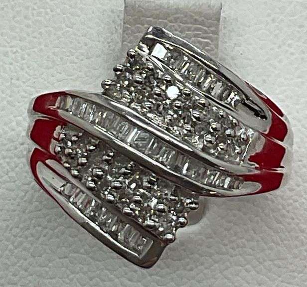 BRAND NEW LADIES 10K WHITE GOLD AND DIAMOND RING
