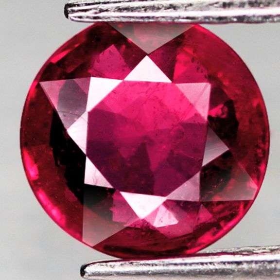 Stunning pinkish red 1.60ct Ruby solitaire