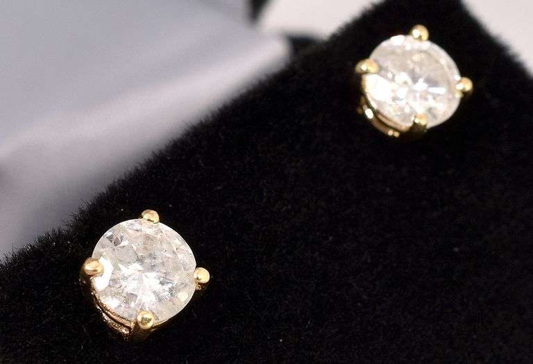 Gorgeous Approx. 1.00 CTW Diamond Stud Earrings In 14K Yellow Gold