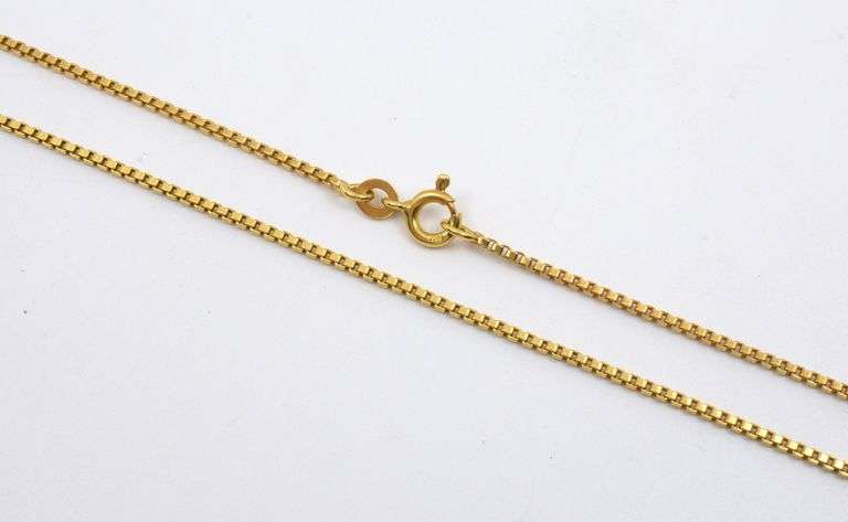Useful 18k Box Link Necklace