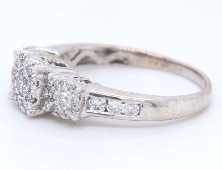 Dazzling White Gold 1ctw Diamond Cluster Engagement Ring