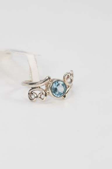 Sterling Silver Natural Blue Topaz Gemstone Ring Size 6