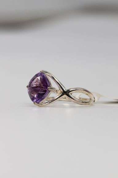 Sterling Silver Natural Amethyst Gemstone Ring Size 8