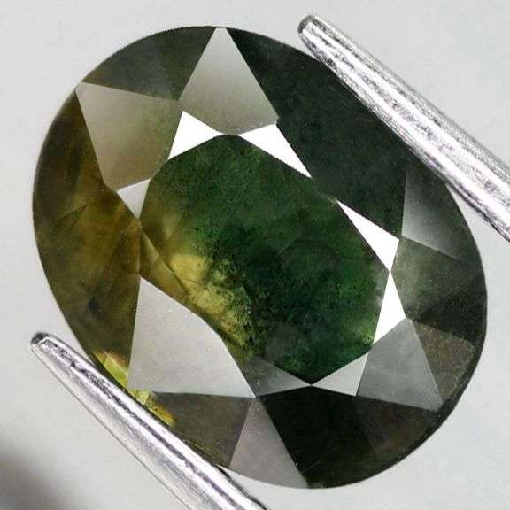 Gorgeous 3.34ct bi-color Sapphire