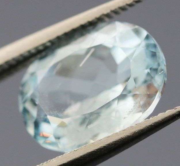 Sparkling ice blue 1.89ct Aquamarine