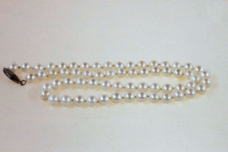 Pretty Japanese Pearl Necklace