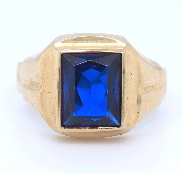 Vintage 10KT Yellow Gold Blue Spinel Ring