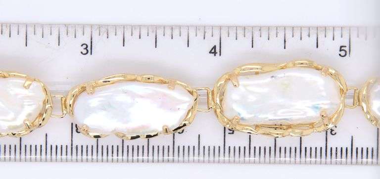 Wonderful Yellow Gold Biwa Pearl Station Bracelet