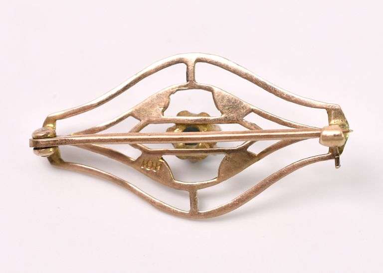Adorable Turquoise Pin In Yellow Gold