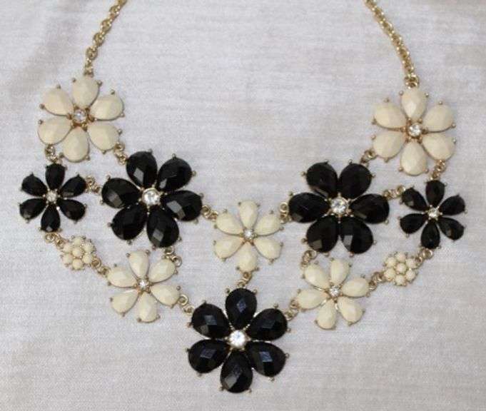 Set Of Fashion Jewelry Neck Lace