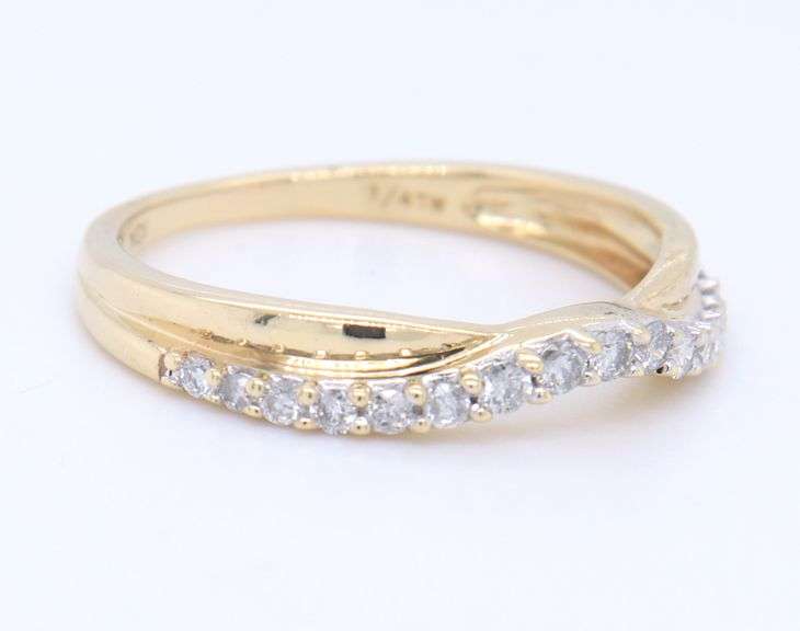 Gorgeous Yellow Gold Diamond Curved Band