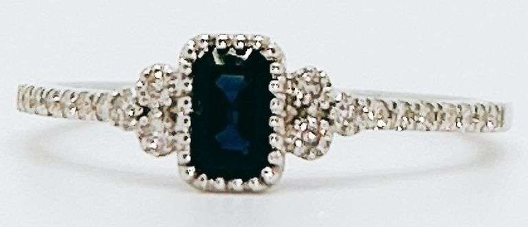 Regal Sole Sapphire 18k White Gold Ring with Studded Diamonds