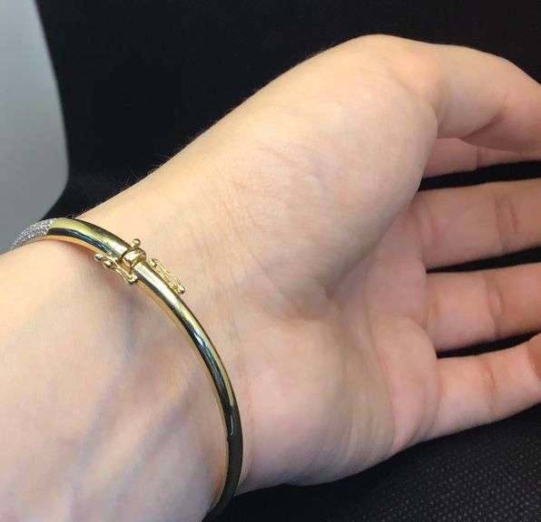 VINTAGE 14K YELLOW GOLD PAVE SET DIAMOND BANGLE