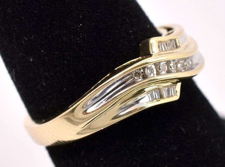 Darling Diamond Ring In Yellow Gold