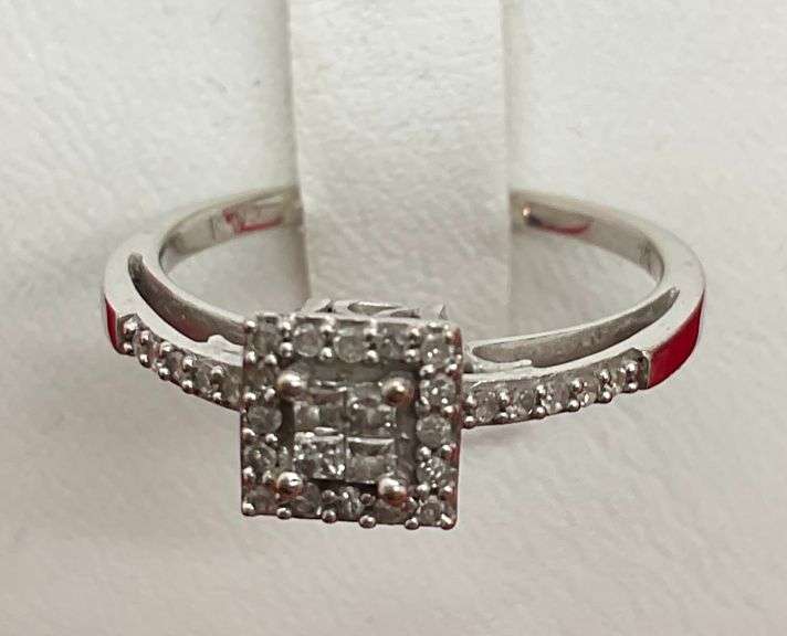 LADIES 10K WHITE GOLD AND DIAMOND RING