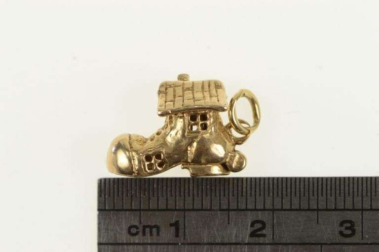 14K Yellow Gold 3D Old Lady Lived in Shoe Nursery Rhyme Charm/Pendant