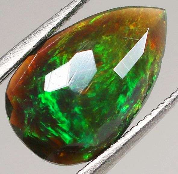 Eye catching 1.18ct Welo black Opal