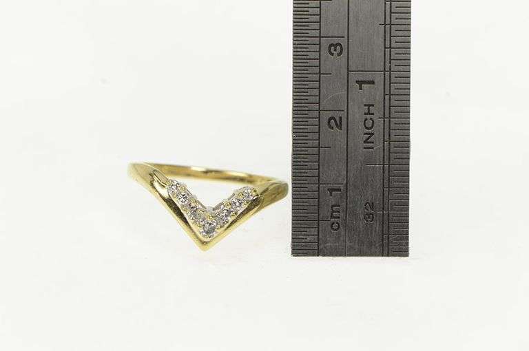 14K Yellow Gold 0.25 Ctw Chevron Diamond Wedding Band Ring