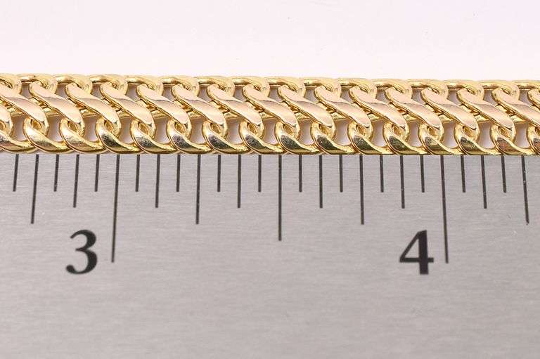 Beautiful Figure 8 Chain Bracelet With Diamonds In 14K Yellow Gold