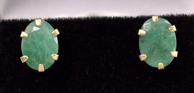 Pretty Emerald Stud Earrings In 14K Yellow Gold