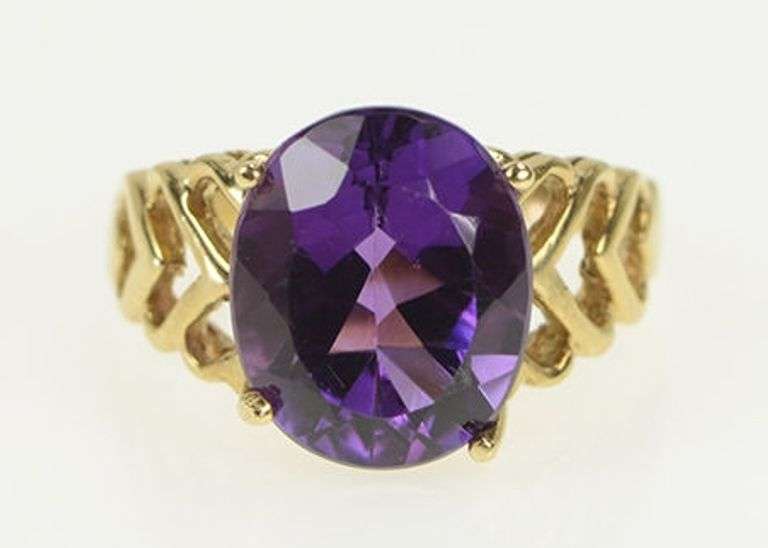 14K Yellow Gold Oval Amethyst Ornate Vintage Heart Pattern Ring