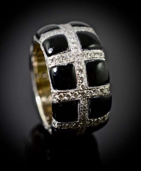 Absolutely Stunning High-End 18K Onyx and Diamond Band