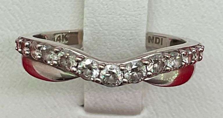 14K WHITE GOLD AND DIAMOND RING