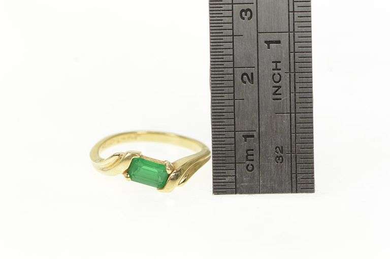 14K Yellow Gold Syn. Emerald Vintage Classic Bypass Ring
