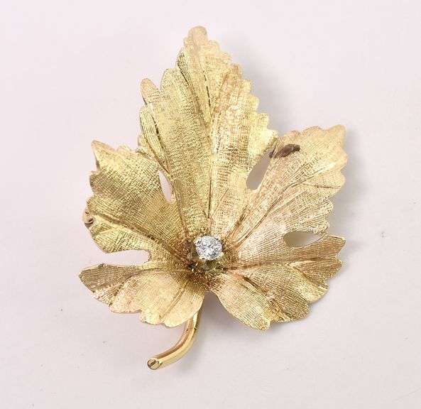 Beautiful Leaf Pin With Diamond In 14K Yellow Gold