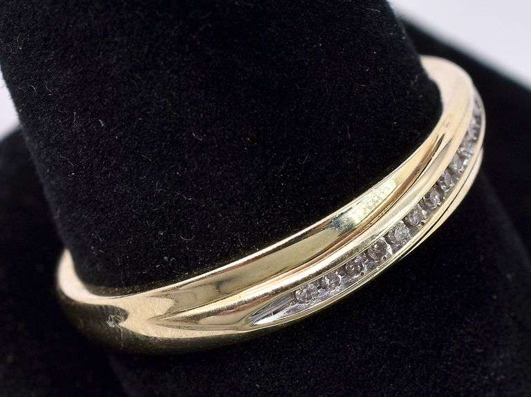 Charming Mens Diamond Ring Band In Yellow Gold