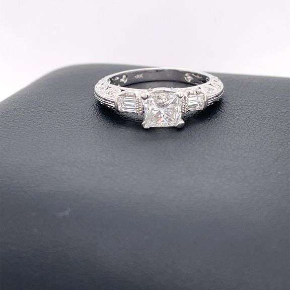 14K WHITE GOLD ENGAGEMENT RING WITH DIAMONDS