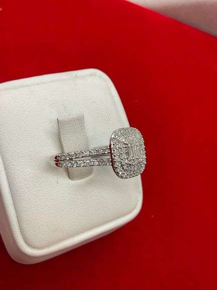 CERTIFIED BRAND NEW LADIES 14K WHITE GOLD AND DIAMOND RING