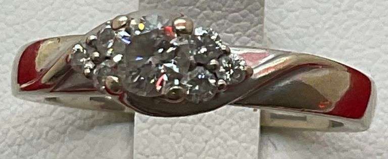 14K WHITE GOLD AND DIAMOND RING