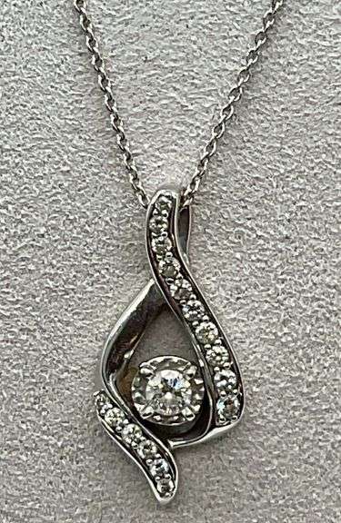 14K WHITE GOLD CHAIN WITH DIAMOND PENDANT
