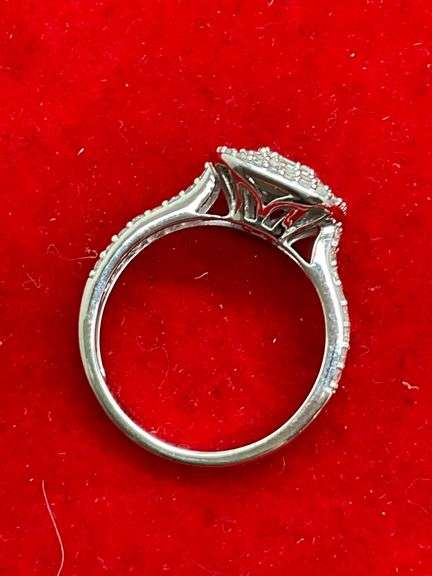 CERTIFIED BRAND NEW LADIES 14K WHITE GOLD AND DIAMOND RING