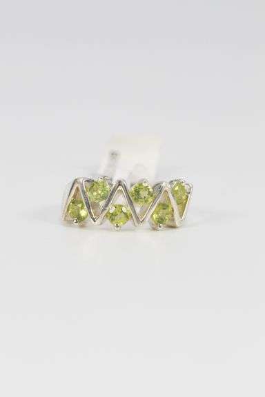 Sterling Silver Natural Peridot Gemstone Ring Size 6