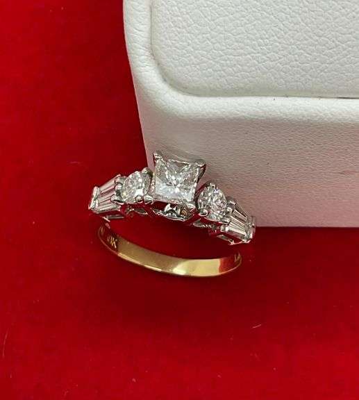 CERTIFIED LADIES 18K WHITE GOLD AND DIAMOND RING