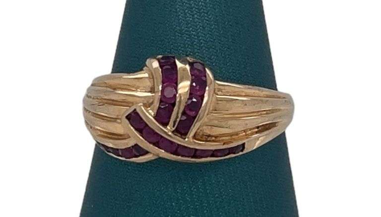 14K YELLOW GOLD RING WITH PINK STONES