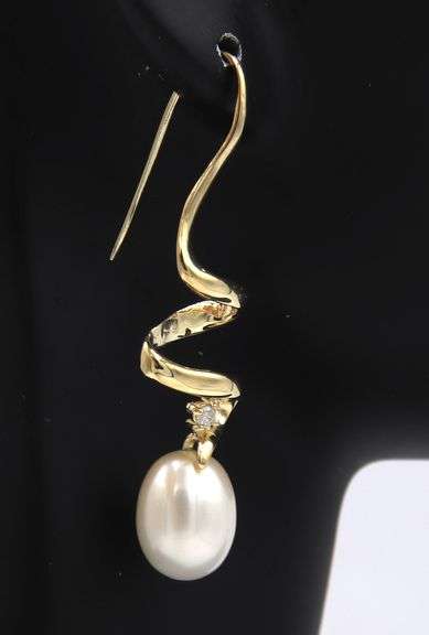 Elegant Yellow Gold Fresh Water Pearl and Diamond Zig Zag Dangle Earrings