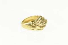 14K Yellow Gold 1940's 0.20 Ctw Diamond Encrusted Scalloped Ring