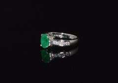 Beautiful 18kt Solid White Gold, Emerald, & Diamond Ring